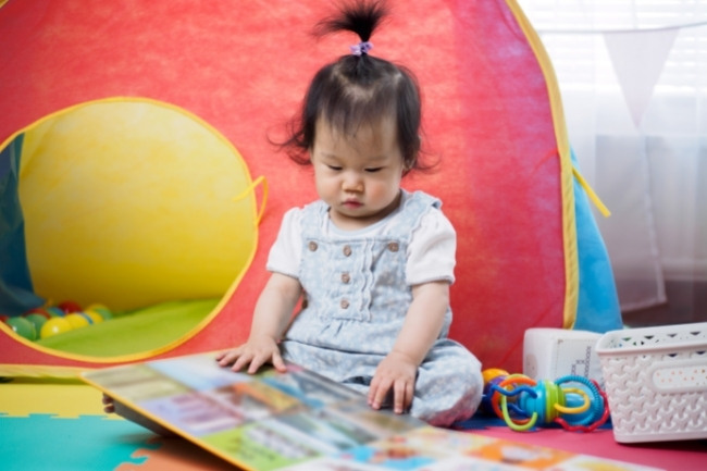 Toddler Busy using a Busy book