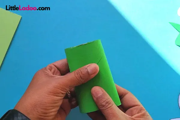 Press the tissue roll tube