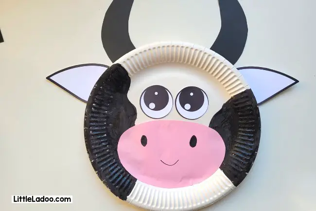 Paper plate cow