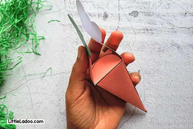 Carrot 3D Paper Craft - Glue the flaps 