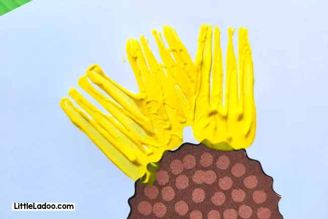 Paint the sunflower petals using Fok