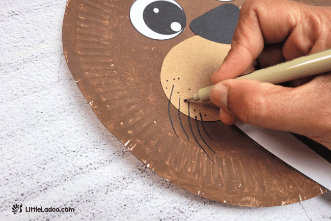 Drawing Walrus details on the Paper Plate